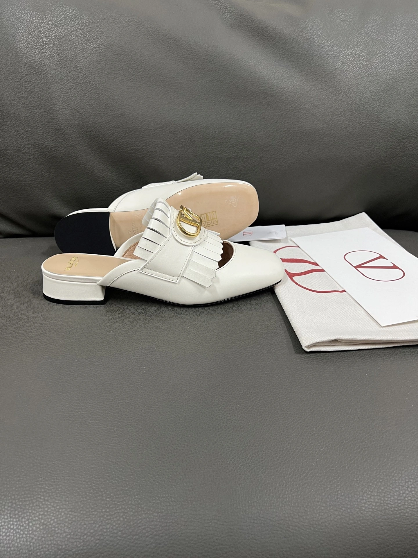 COCO-- V1859ti9o 6W2S0LP8DSH098 Heel height： 2.5CM Calfskin item:E-X194D4045